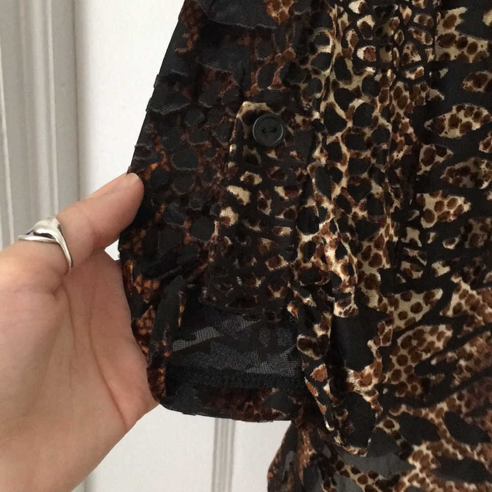 Textured Animal Print Tunic - Picture 3 of 4